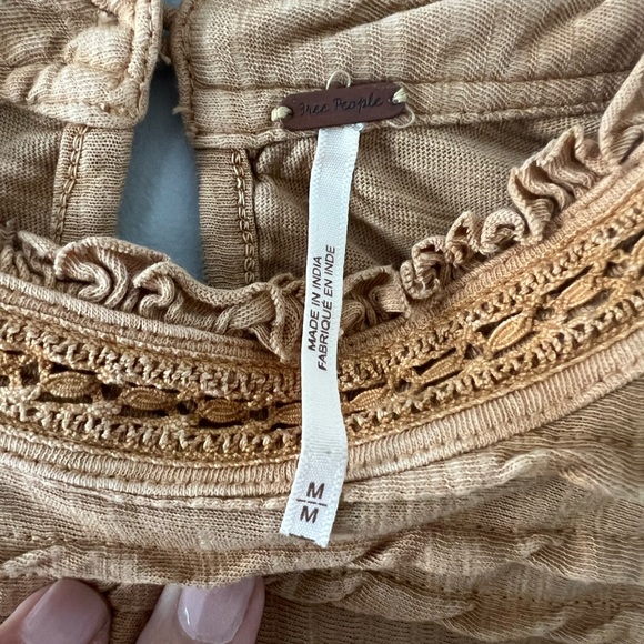 Free People Flutter Sleeve Top! Tan. Size Medium. - Picture 2 of 4
